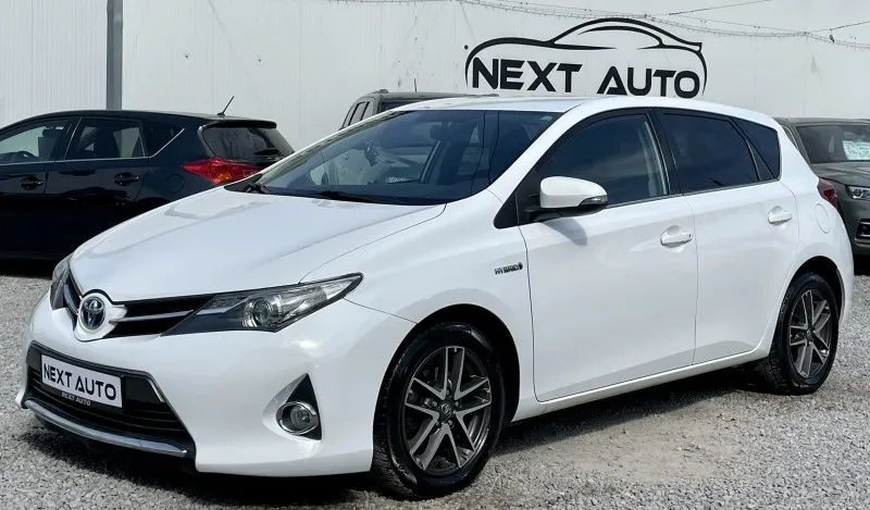 Toyota Auris 1.8Hybrid Image 1